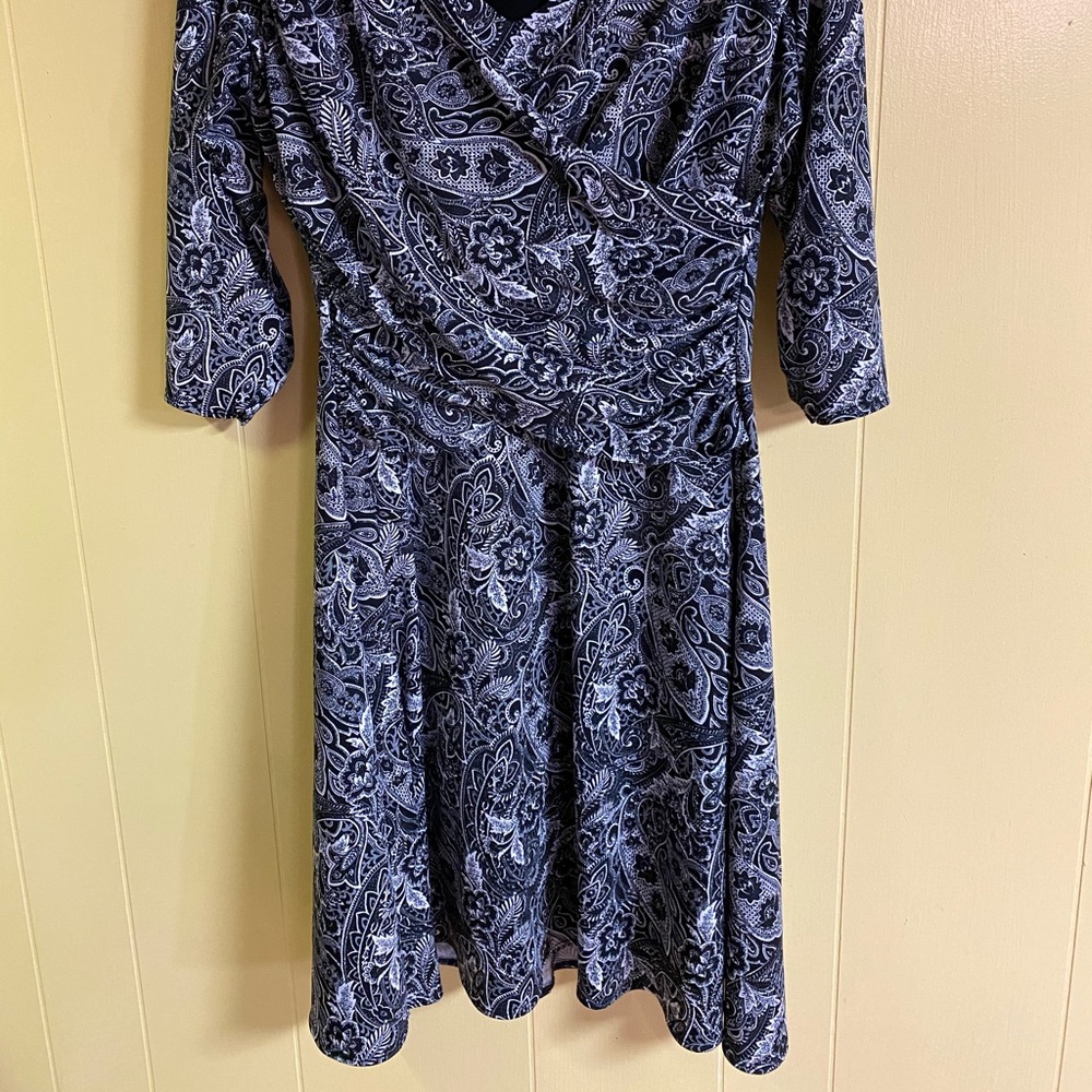 B-Slim Patterned Dress - Picture 2 of 3